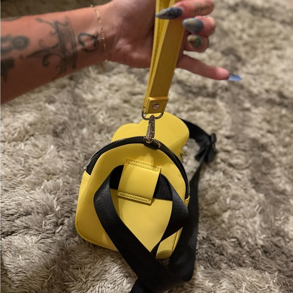 Loungefly UP movie wristlet  Character Crossbody Bag - Yellow and Black RARE - Picture 10 of 11